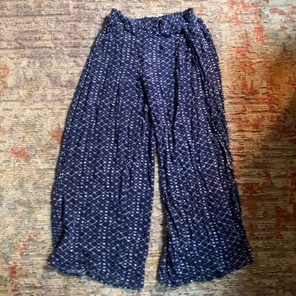 Mudd Navy Boho Capri